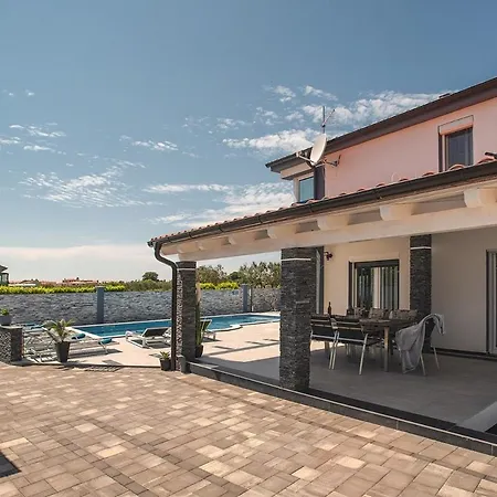 Danijela Вилла Фажана